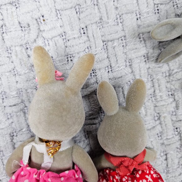 Vintage Sylvanian Families Grey Rabbit & Babblebrook & Cottontail Calico Critter - Picture 8 of 9